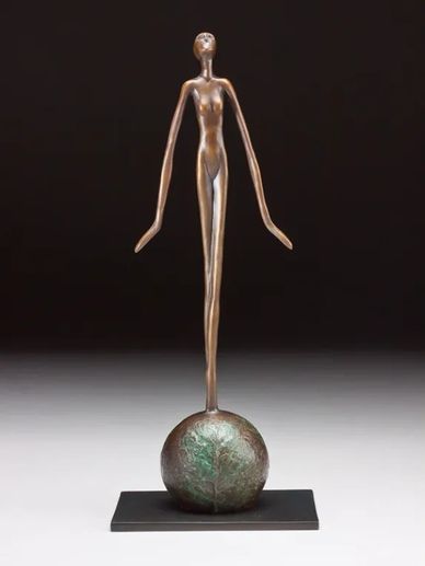 An Elegant Transition sculpture